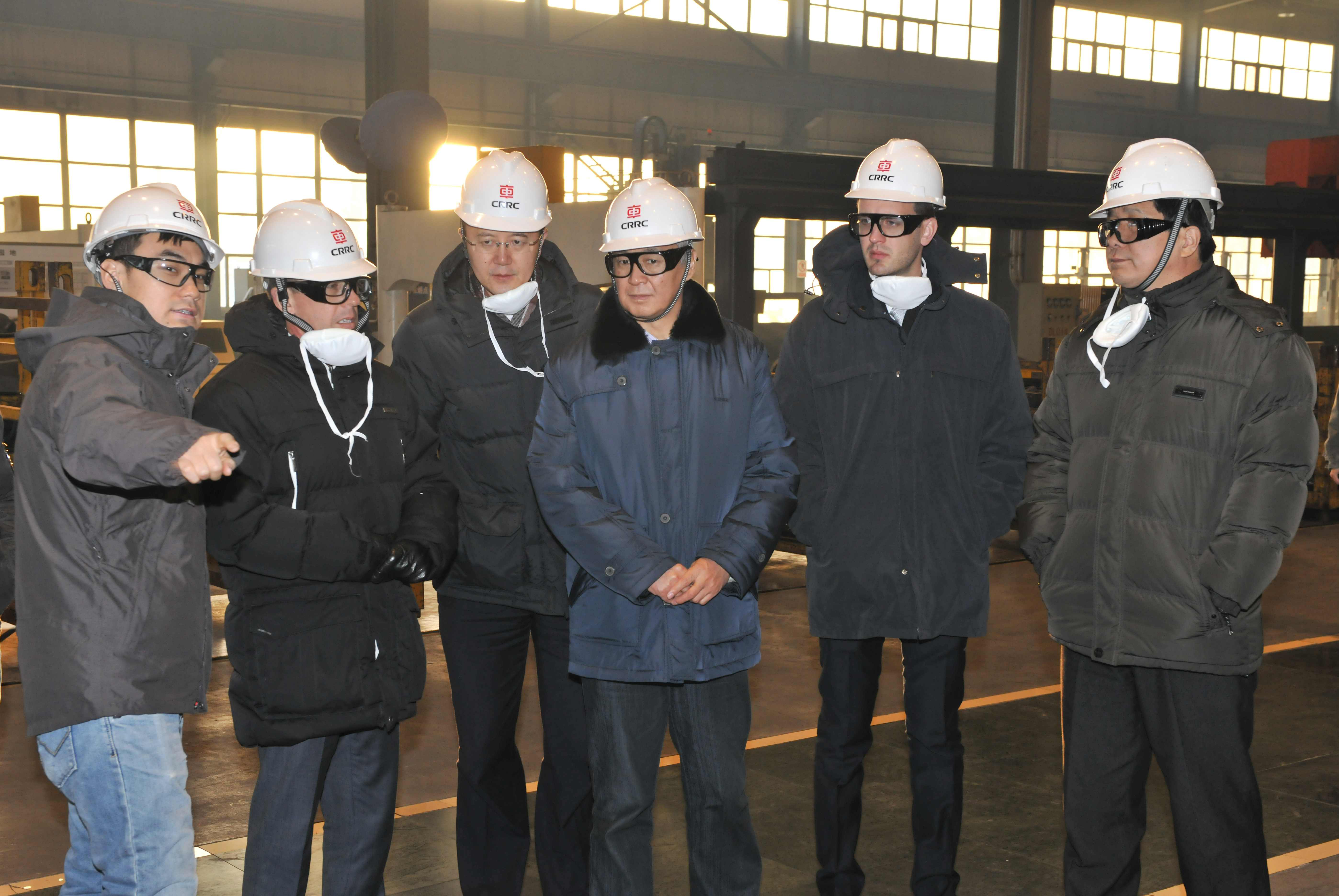 2017年1月16日，力拓公司采購部新興市場總經理柯邁休、礦石車工程總部經理羅伯特·威爾遜等一行到齊車公司參觀訪問