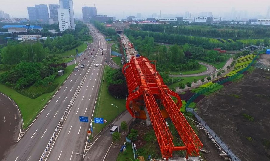 重慶市軌道交通四號線保稅港站至寸灘站橋梁施工