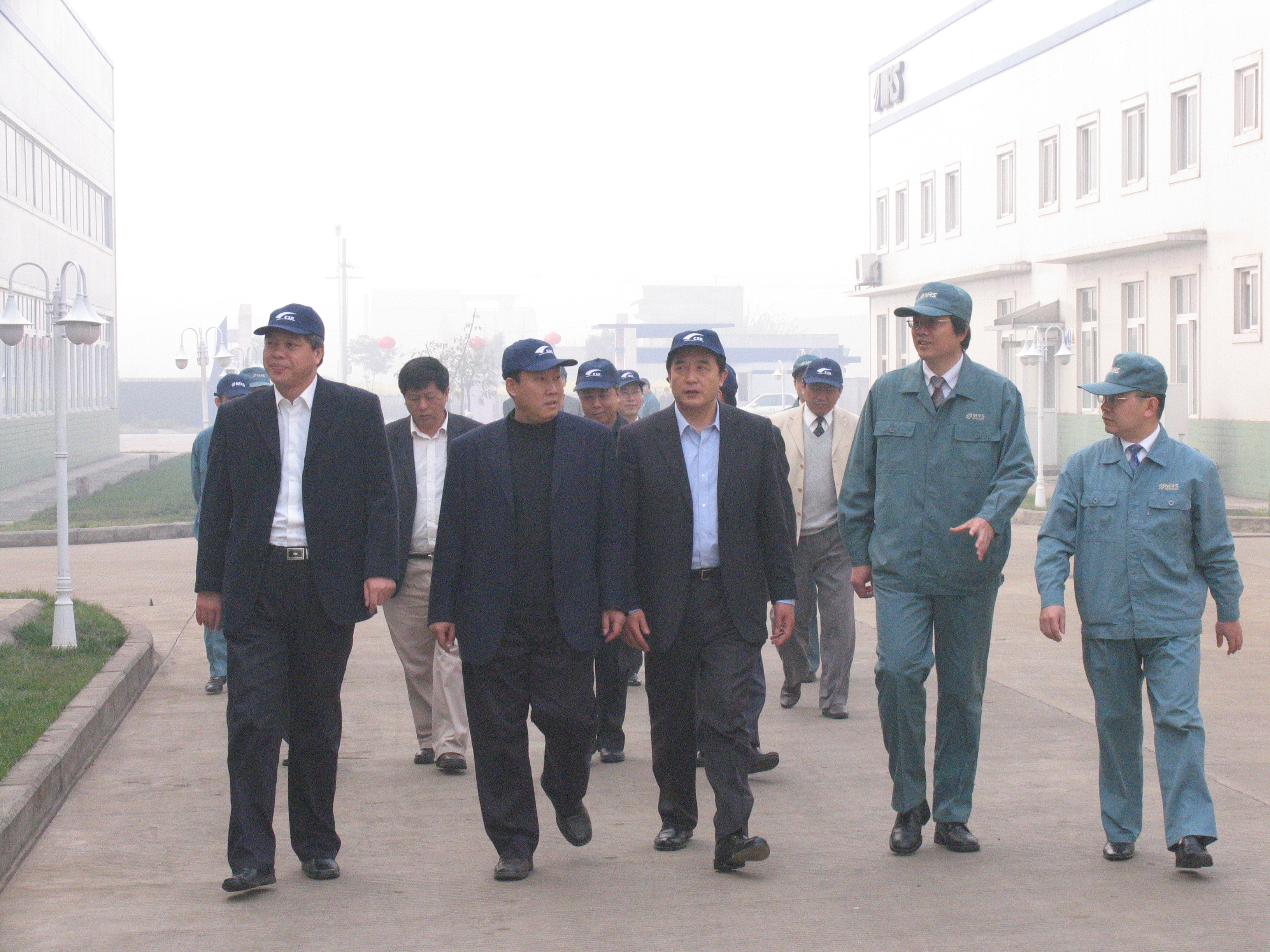 2007年3月原鐵道部運輸局副局長陳伯施來公司調研指導工作