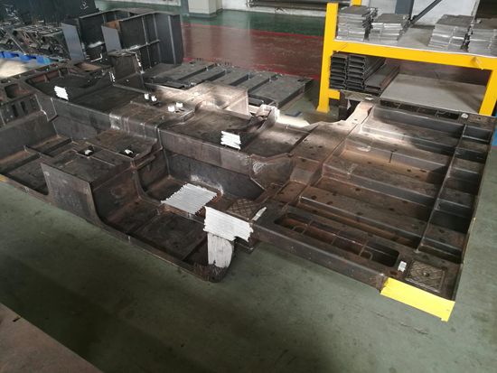 100%低地板機構底架