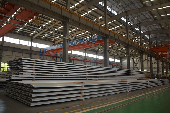 城軌三大板組焊