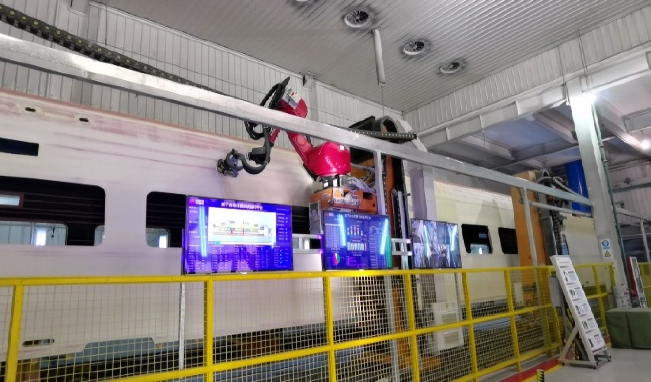 高鐵車體膩子塗層機器人打磨係統