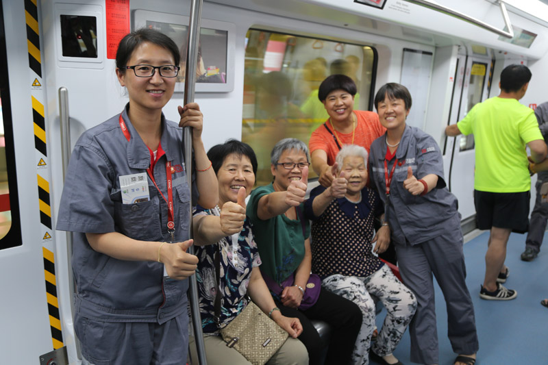 坐上自家造地鐵，真爽！