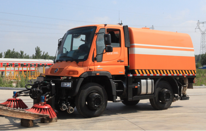 軌道清掃牽引車