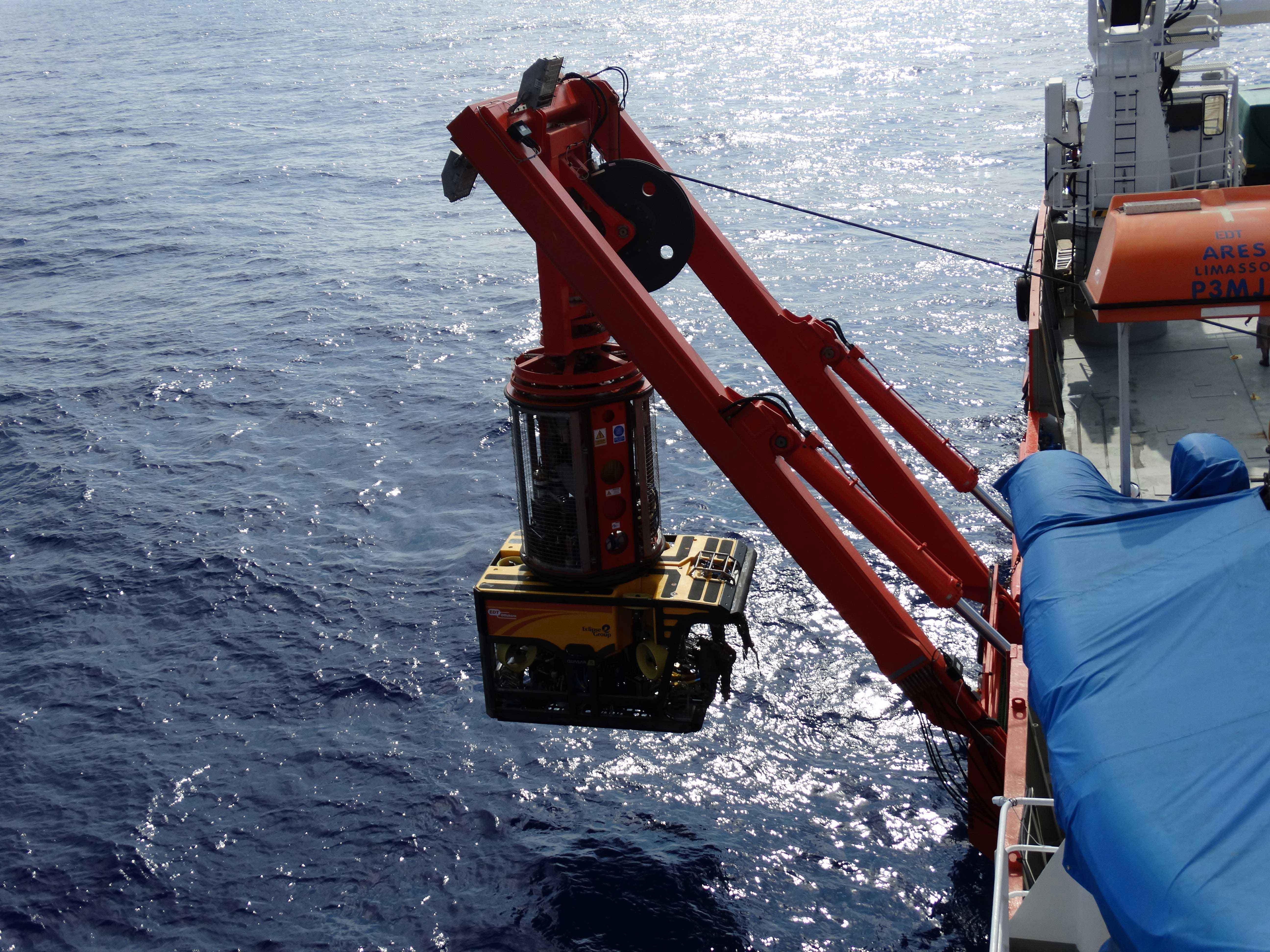 液壓工作級水下機器人