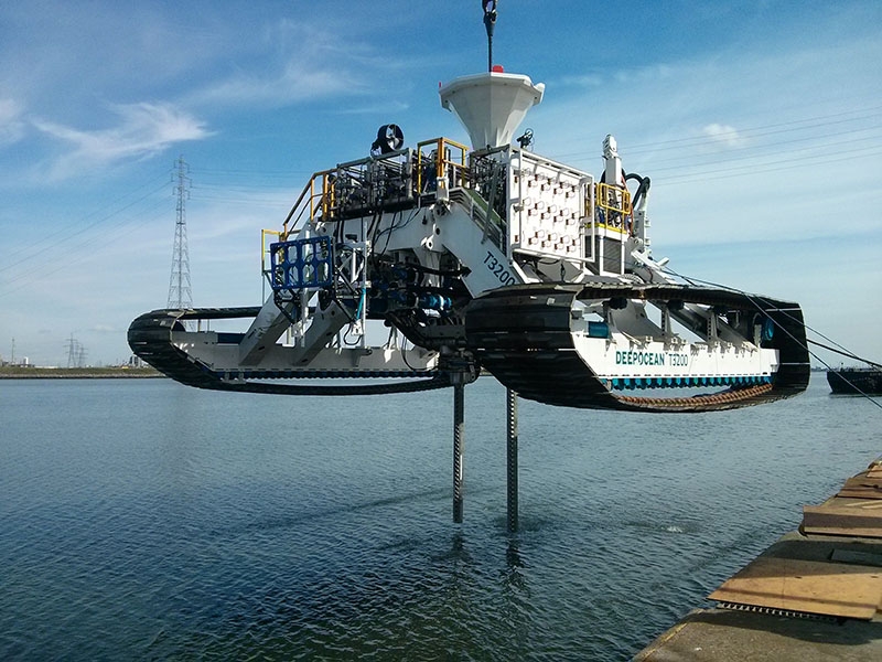 履帶式挖溝機器人