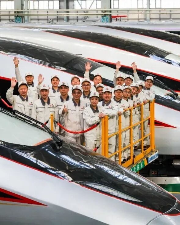 【產品與服務管理】《人民畫報》：“陸地飛虹”在他們手中誕生