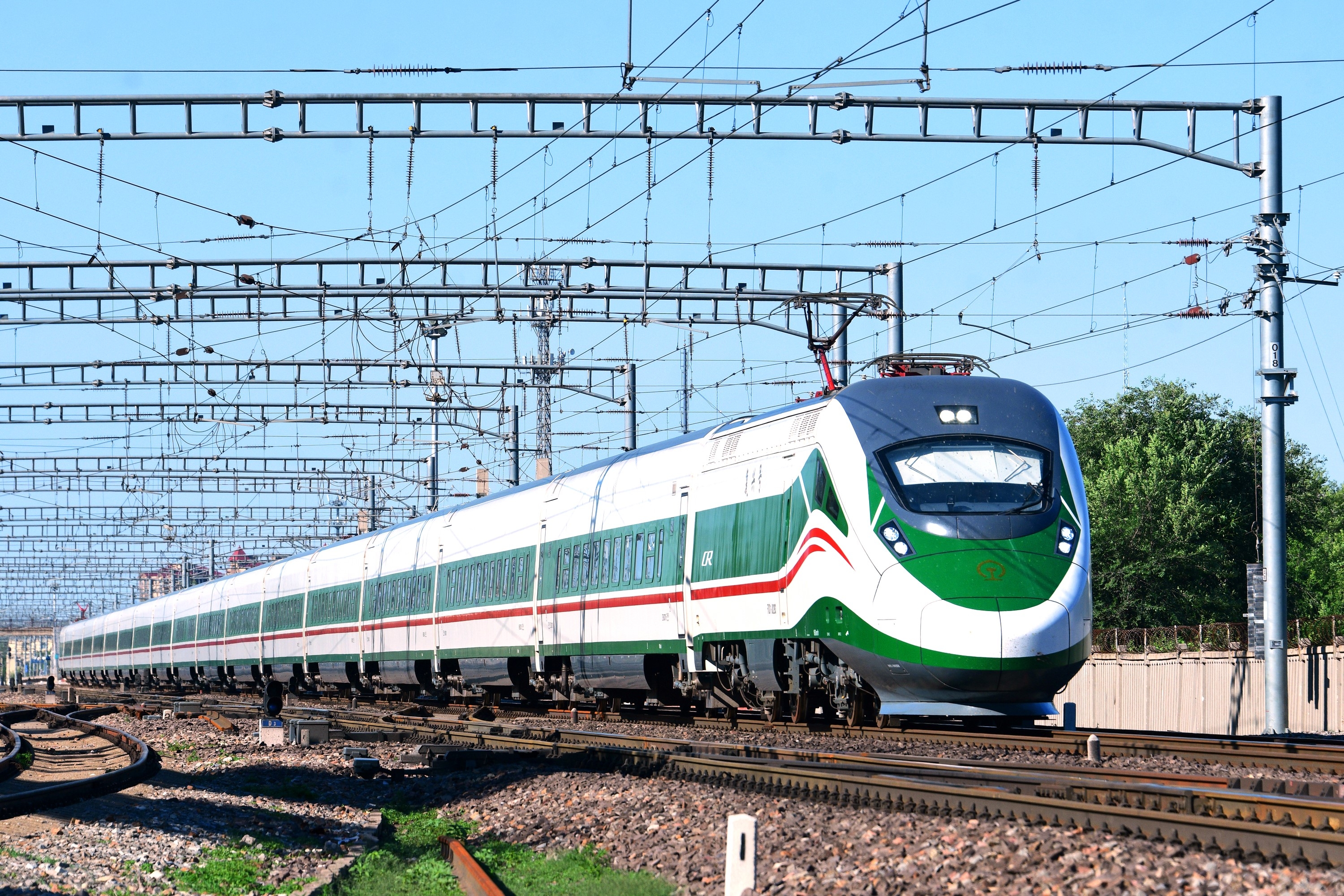 時速 160 公裏動力集中電動車組