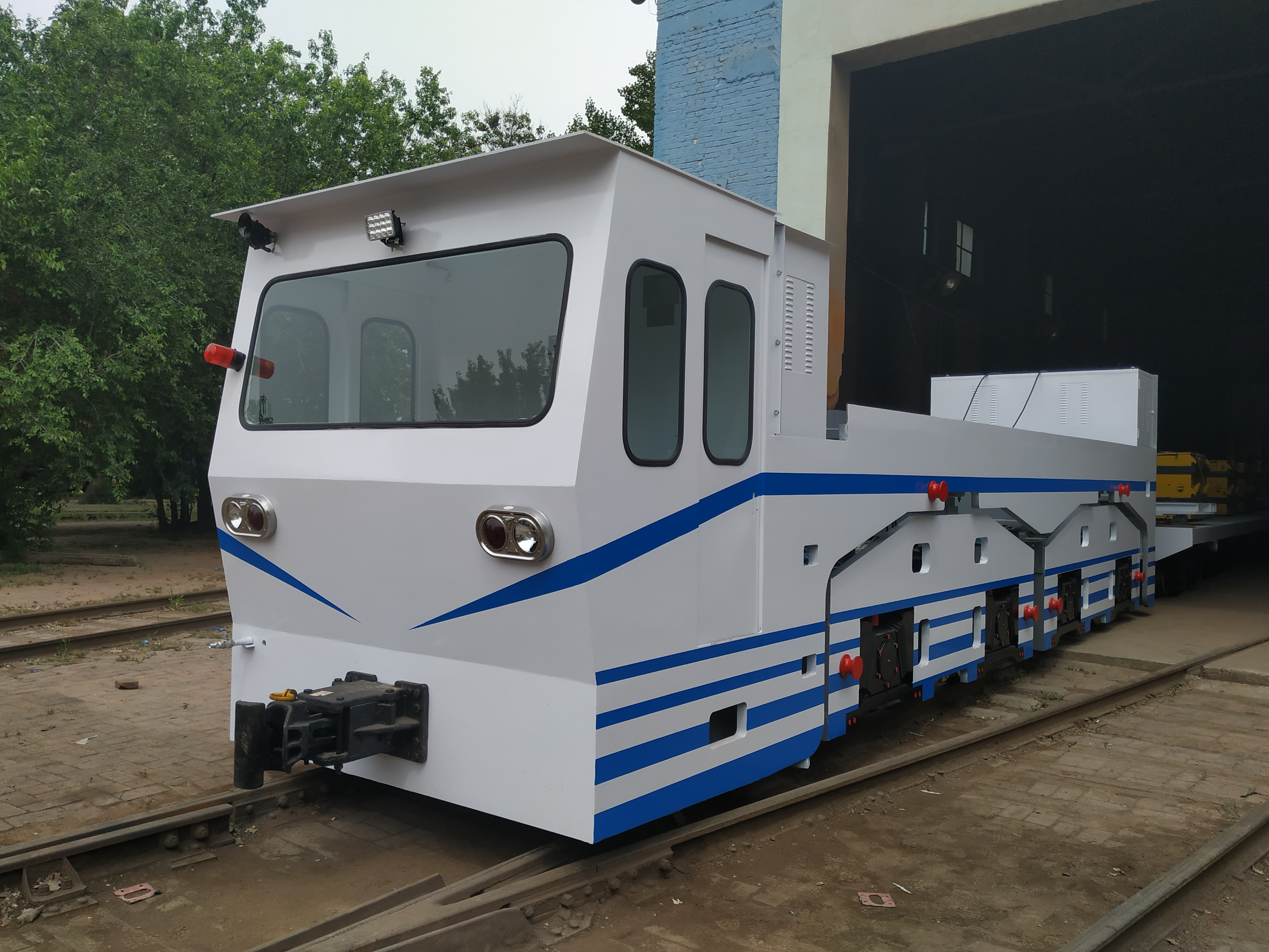 LK65-9/540型鋰電池電機車