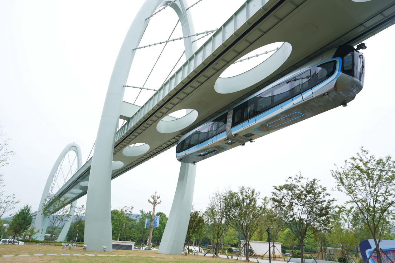 新一代智能懸掛式單軌列車