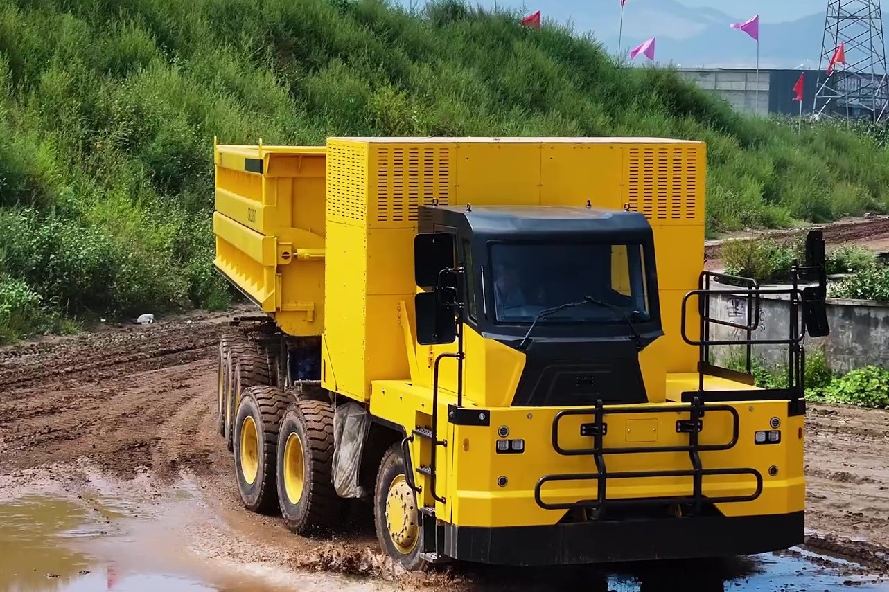 CR130EVT礦用寬體雙掛車