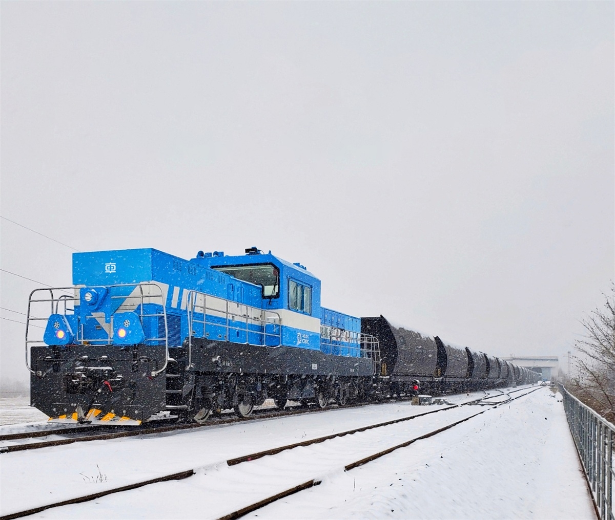 700kW氫燃料電池混合動力機車